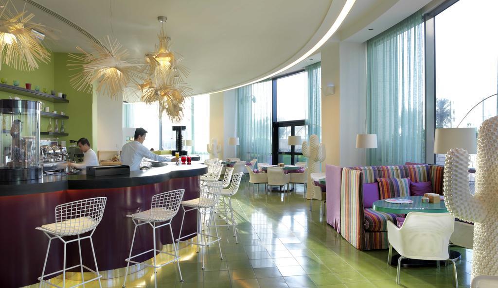 Symphony Style Hotel Kuwait Salmiya 외부 사진 The bar at the Standard East Village